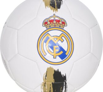 Real Madrid brush voetbal